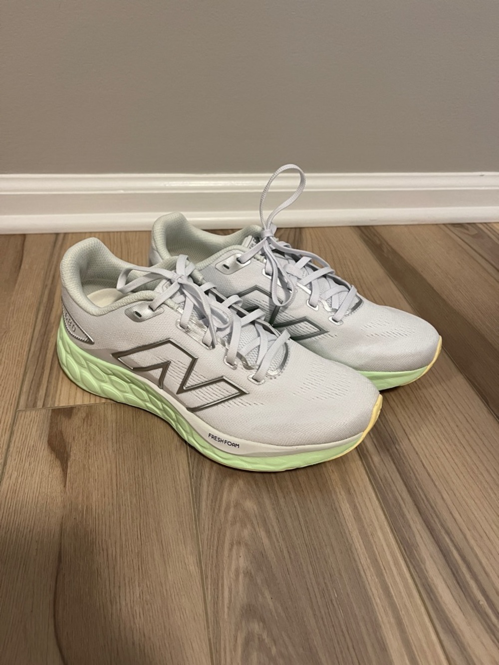 New Balance Women's Fresh Foam 680  - white /Green yellow size 8